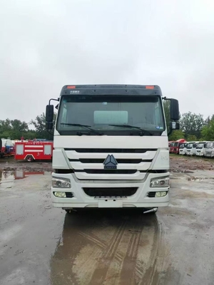 Camion d'arrosage de réservoir FAW Dongfeng Sinotruk HOWO Shacman Route Sprinkler Véhicule sanitaire 20000/30000L 6X4 Camion-citerne de lait lourd Camion-citerne d'eau potable Prix